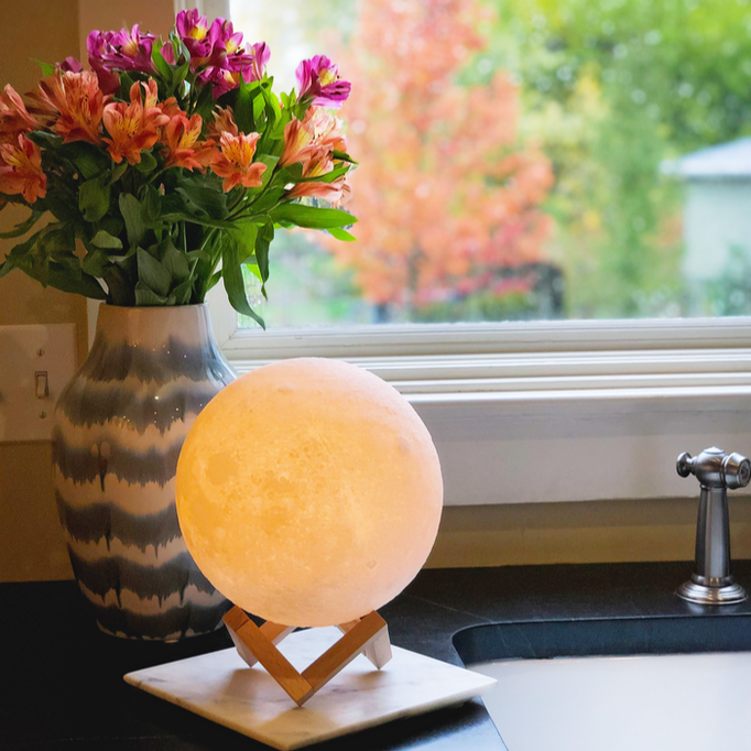 THE MOON LAMP