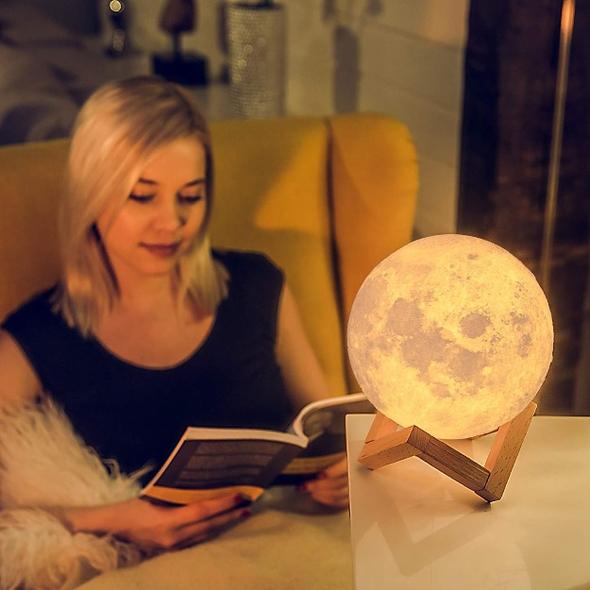 THE MOON LAMP